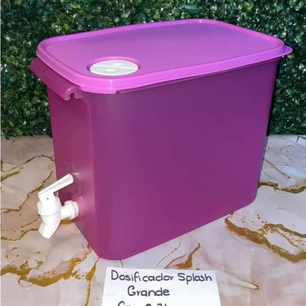 Brand new Tupperware beverage dispenser